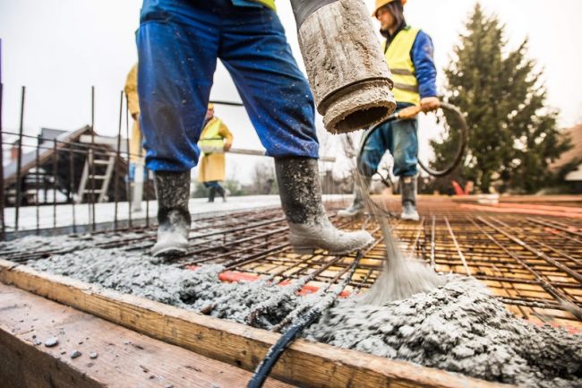 pouring-concrete-over-rebar